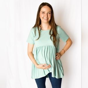Maternity Friendly Green Top NWT Short Sleeve